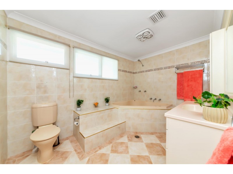 2 Crozier Circuit, Kambah ACT 2902