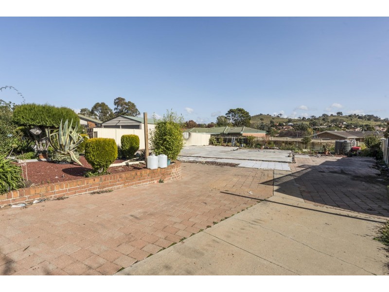 4 Peron Place, Banks ACT 2906