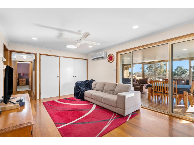 77 Mountain Circuit, Calwell ACT 2905