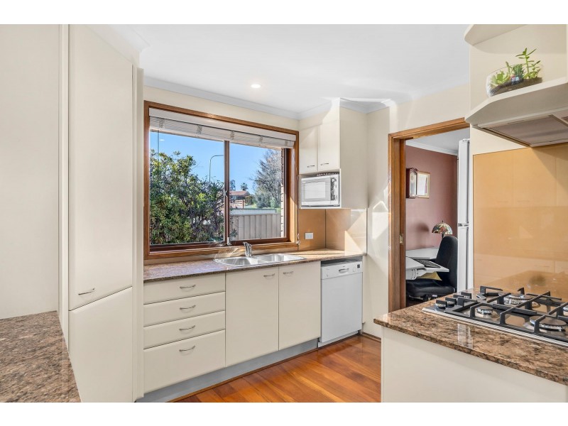 77 Mountain Circuit, Calwell ACT 2905