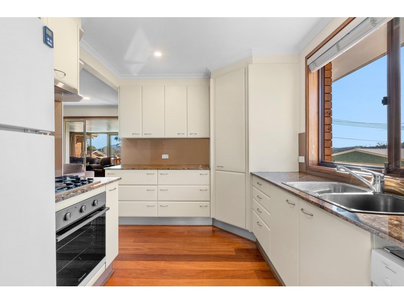 77 Mountain Circuit, Calwell ACT 2905