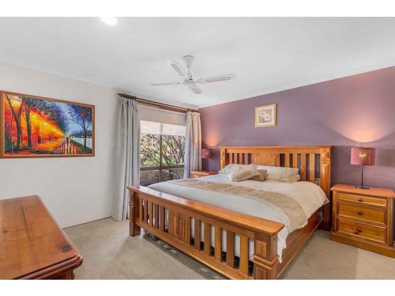 77 Mountain Circuit, Calwell ACT 2905