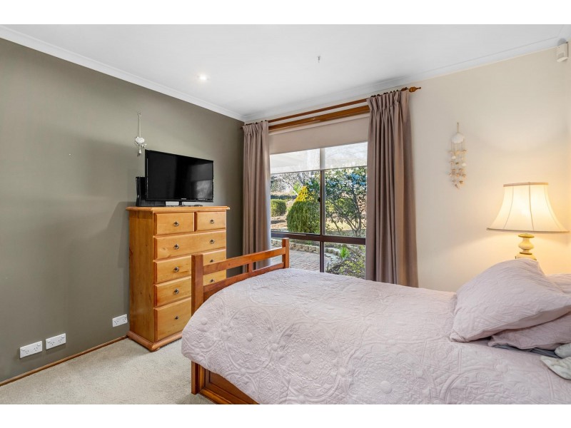 77 Mountain Circuit, Calwell ACT 2905