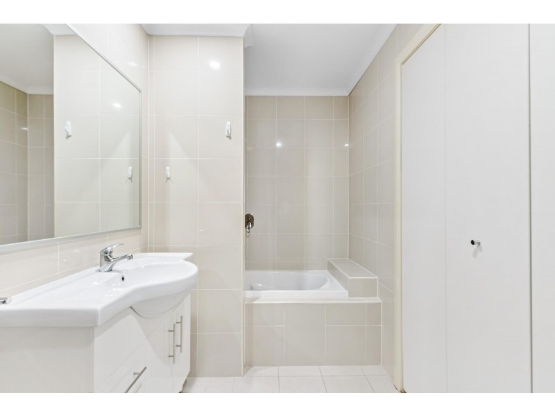 12/108 Athllon Drive, Greenway ACT 2900