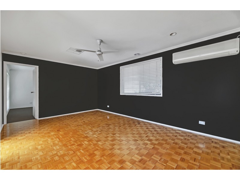 8 Conway Place, Gowrie ACT 2904