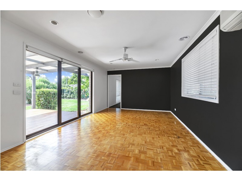 8 Conway Place, Gowrie ACT 2904