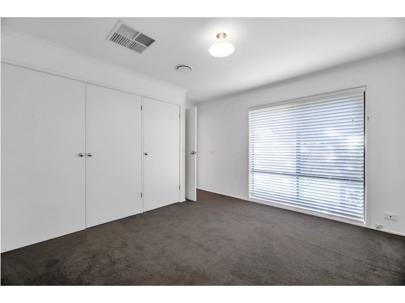 8 Conway Place, Gowrie ACT 2904