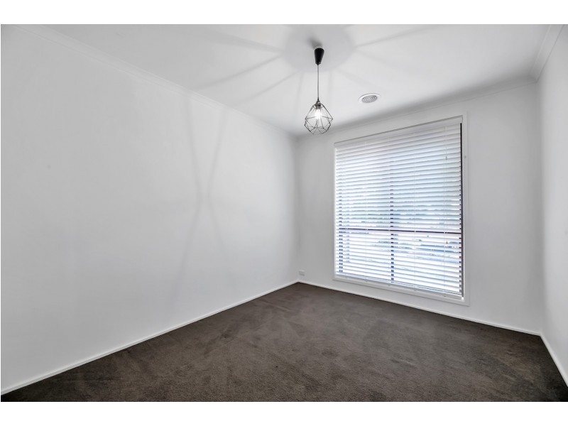 8 Conway Place, Gowrie ACT 2904