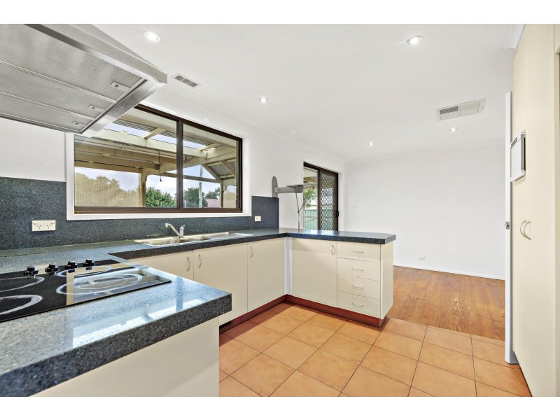 11 Beardsmore Place, Gowrie ACT 2904