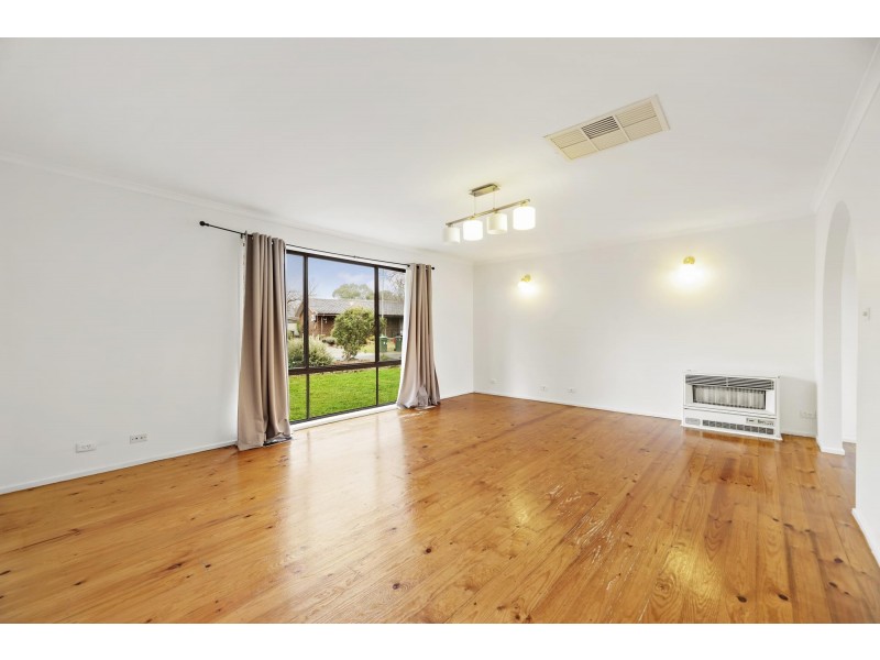 11 Beardsmore Place, Gowrie ACT 2904