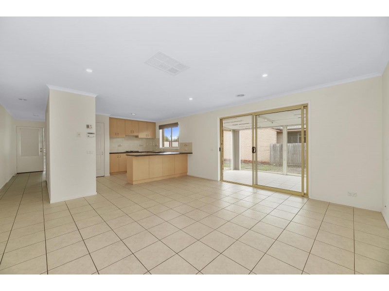 12 Polwarth Circuit, Dunlop ACT 2615