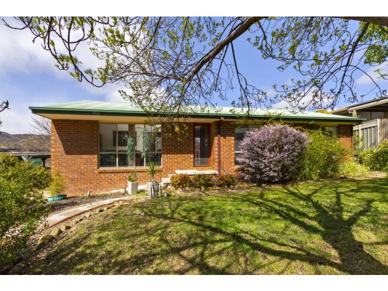 9 McVilly Close, Gordon ACT 2906