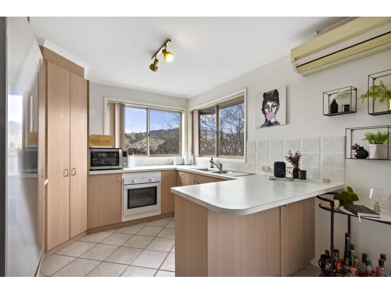 9 McVilly Close, Gordon ACT 2906