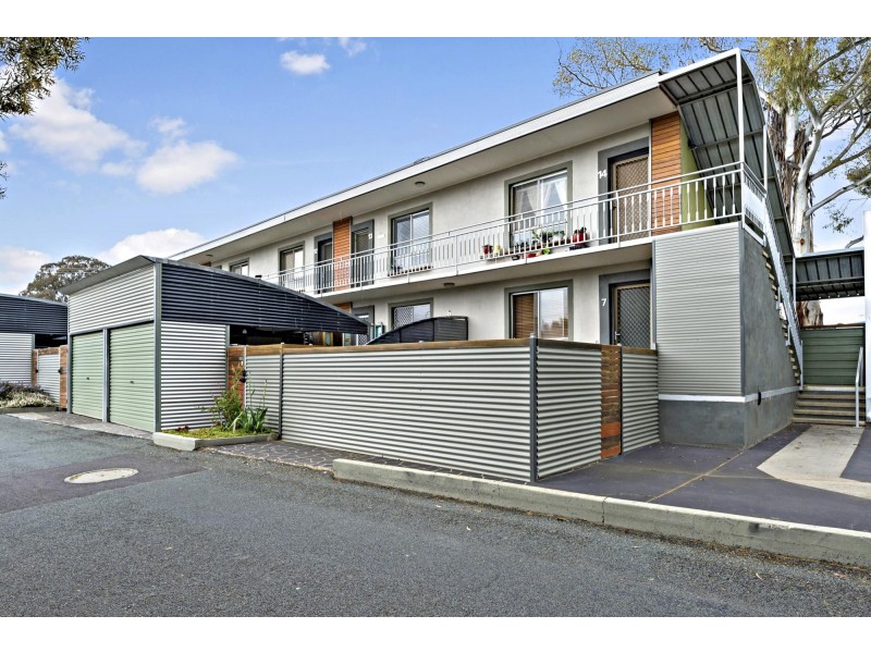 13/8 Davison Street, Queanbeyan NSW 2620