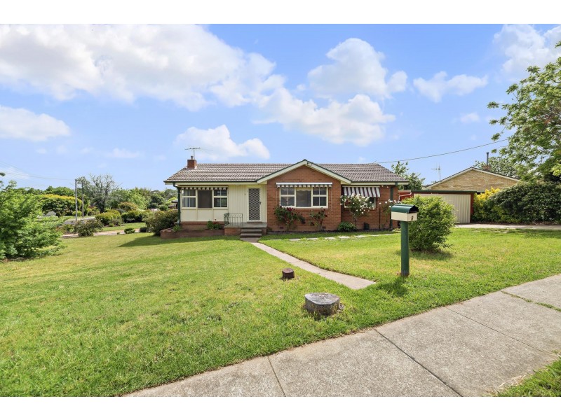 8 Dane Street, Karabar NSW 2620