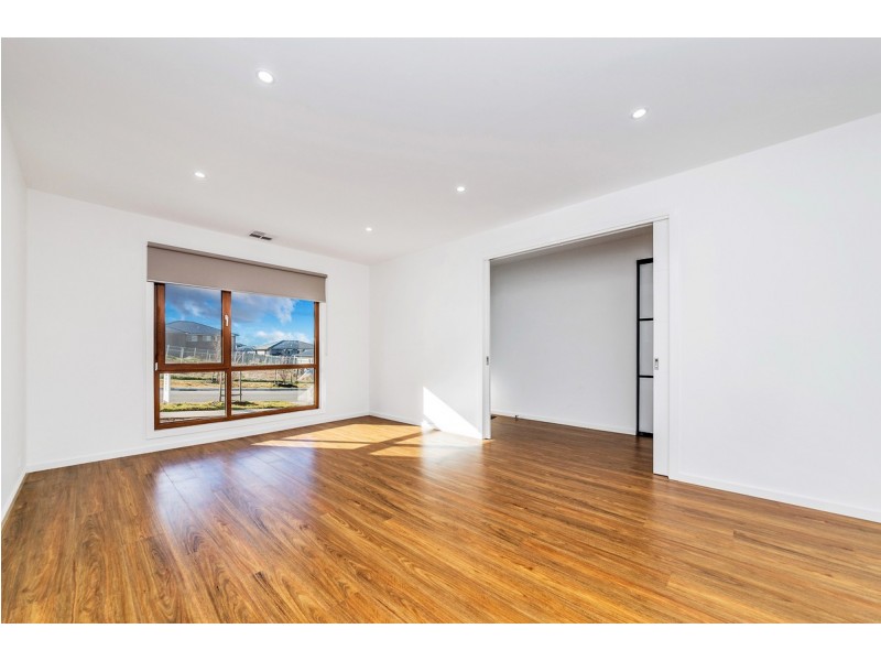 25 Montgomery Street, Googong NSW 2620