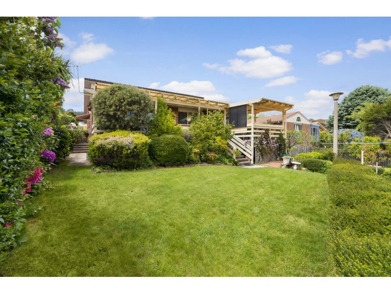 13 Adkinson Close, Isaacs ACT 2607