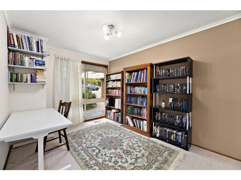 13 Adkinson Close, Isaacs ACT 2607