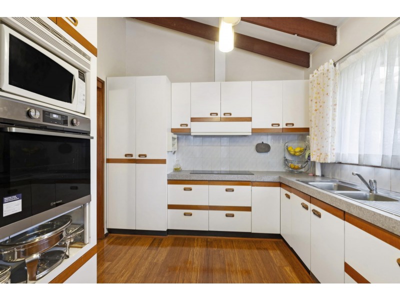 13 Adkinson Close, Isaacs ACT 2607