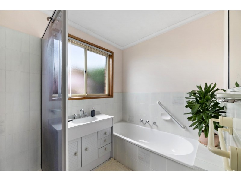 13 Adkinson Close, Isaacs ACT 2607