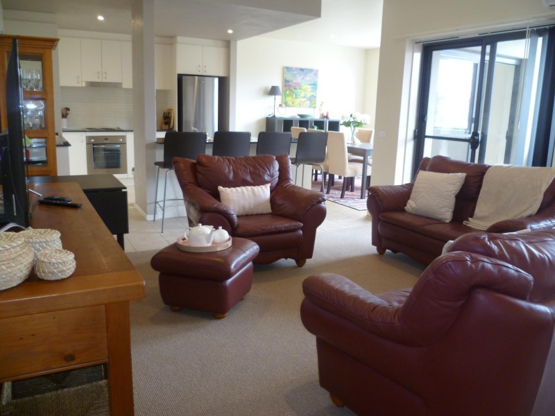 14/2 Eileen Good Street, Greenway ACT 2900