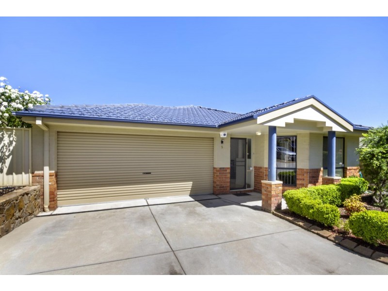 9 Betty Maloney Crescent, Banks ACT 2906