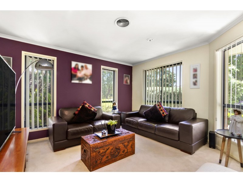 9 Betty Maloney Crescent, Banks ACT 2906