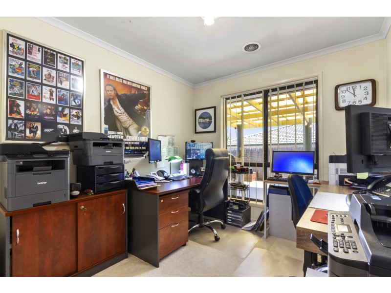 9 Betty Maloney Crescent, Banks ACT 2906