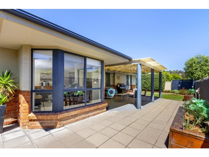 9 Betty Maloney Crescent, Banks ACT 2906