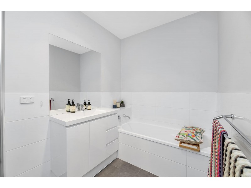 68 Beltana Avenue, Googong NSW 2620