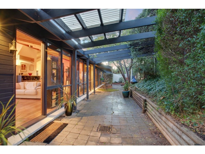 15 Meston Place, Fadden ACT 2904