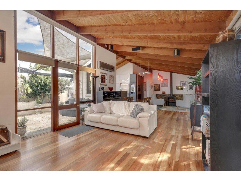 15 Meston Place, Fadden ACT 2904