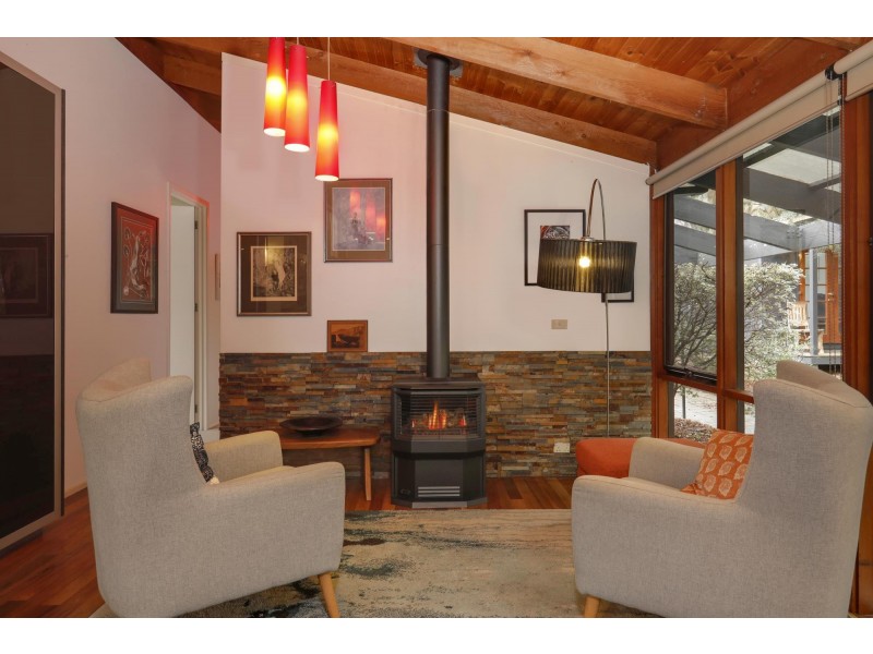 15 Meston Place, Fadden ACT 2904