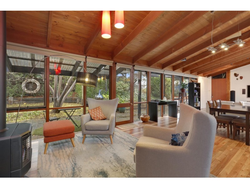 15 Meston Place, Fadden ACT 2904