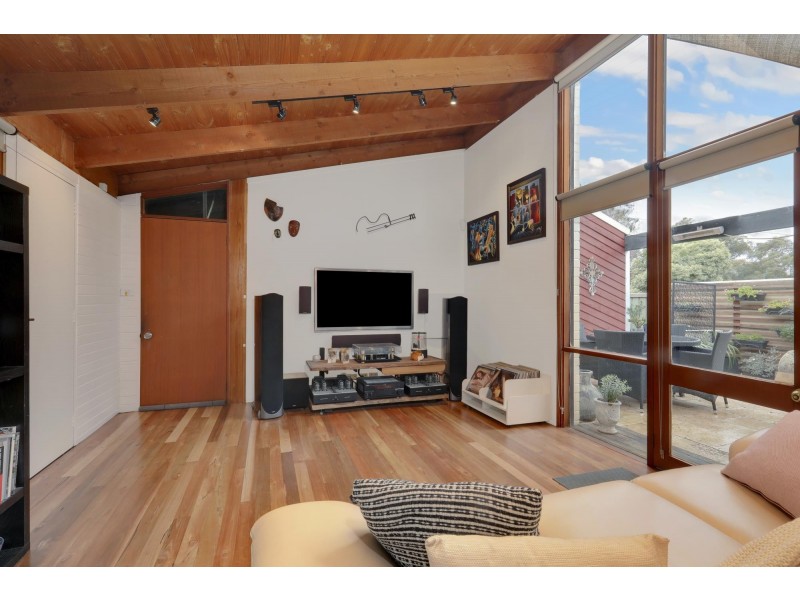 15 Meston Place, Fadden ACT 2904