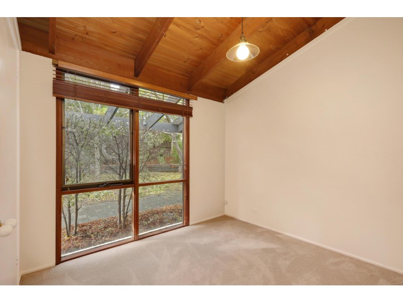 15 Meston Place, Fadden ACT 2904