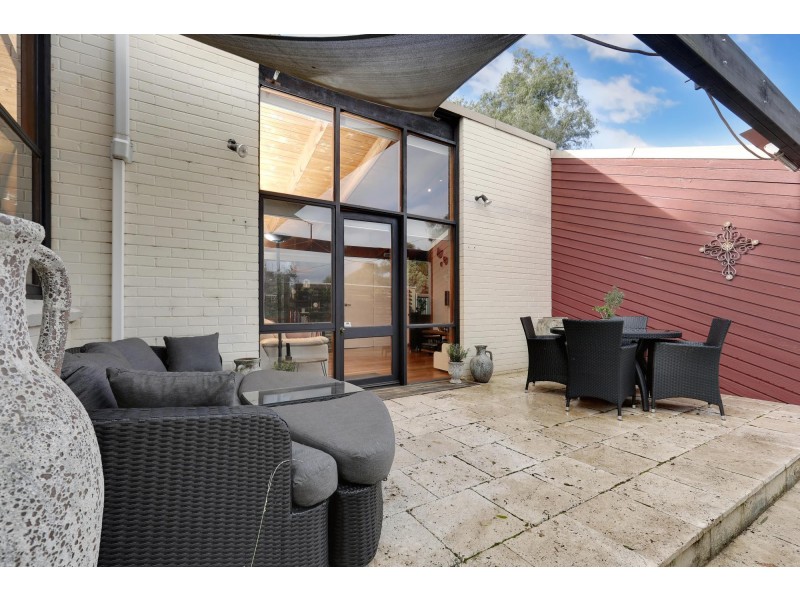 15 Meston Place, Fadden ACT 2904