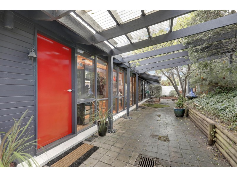 15 Meston Place, Fadden ACT 2904