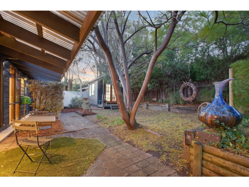 15 Meston Place, Fadden ACT 2904