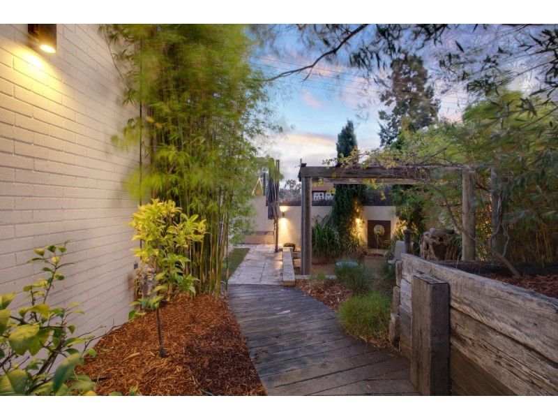 15 Meston Place, Fadden ACT 2904
