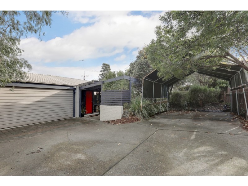 15 Meston Place, Fadden ACT 2904