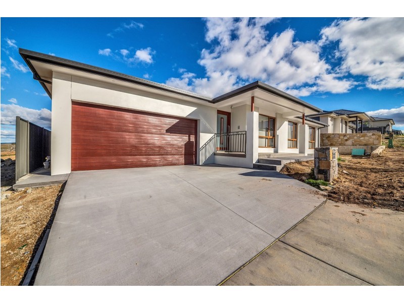 25 Montgomery Avenue, Googong NSW 2620