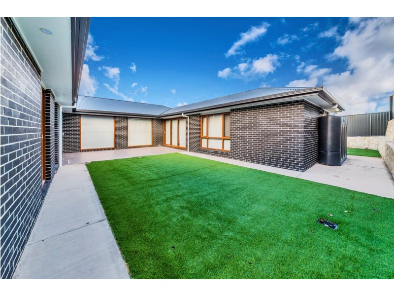 25 Montgomery Avenue, Googong NSW 2620