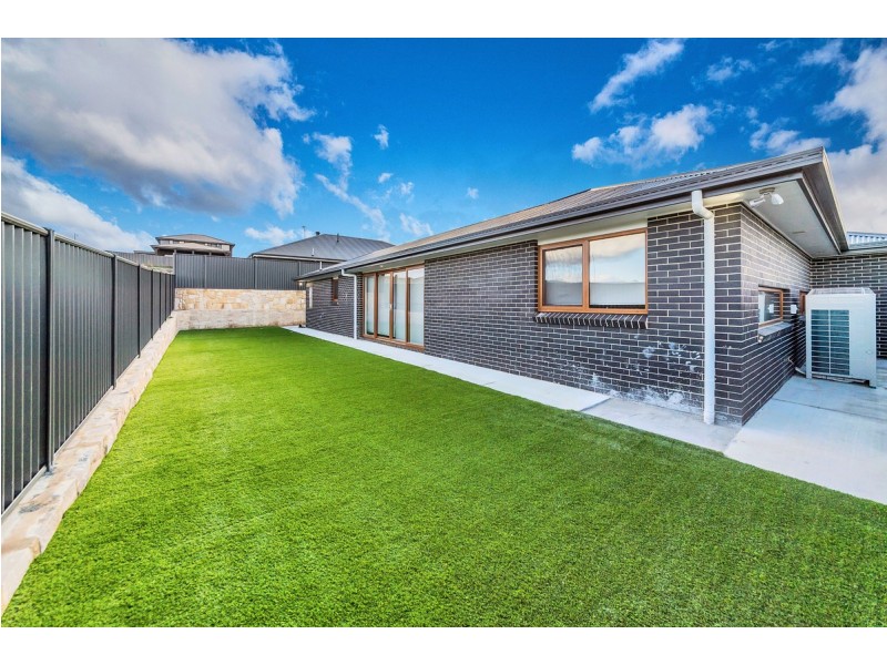 25 Montgomery Avenue, Googong NSW 2620