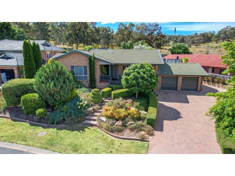 2 Akhurst Grove, Gordon ACT 2906