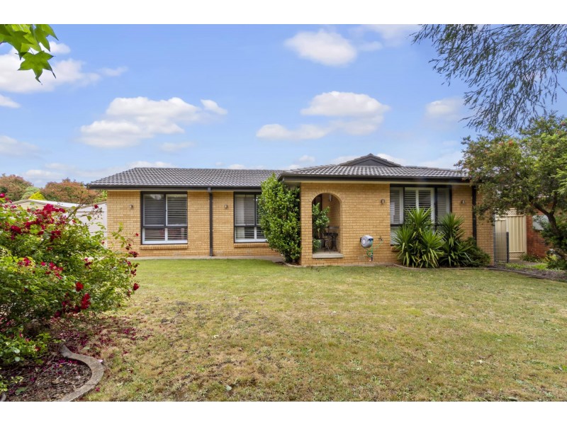 16 Harricks Crescent, Monash ACT 2904