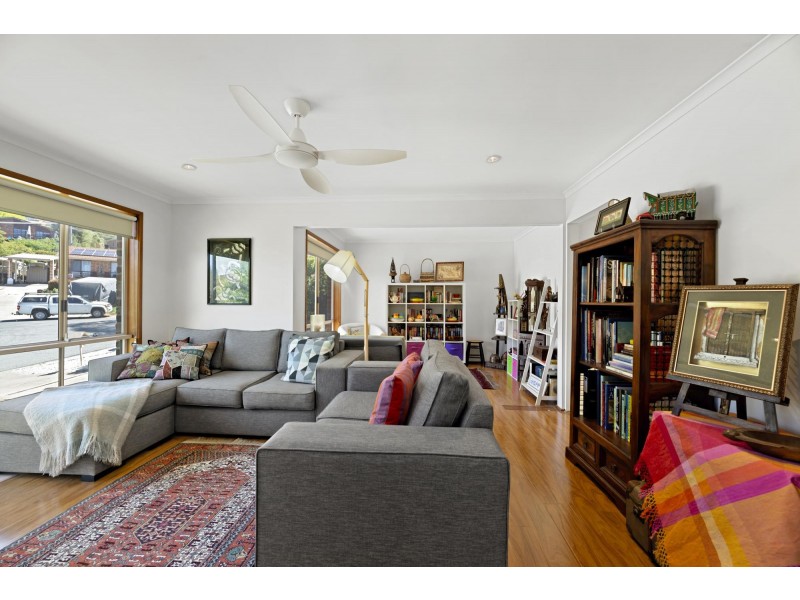 8 Creswick Place, Calwell ACT 2905