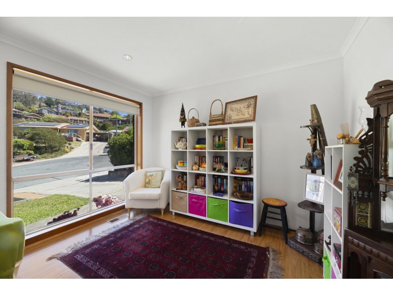 8 Creswick Place, Calwell ACT 2905