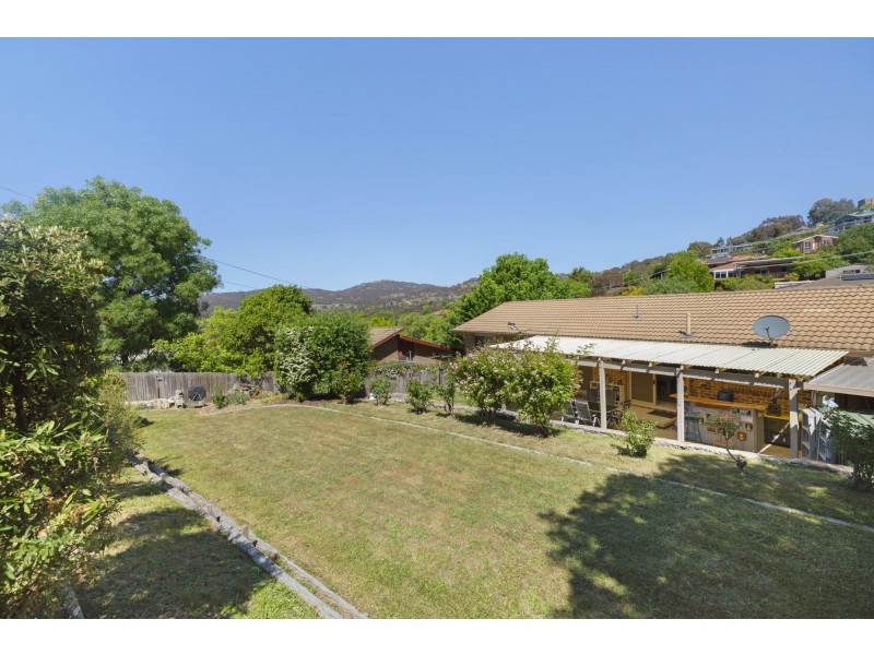 8 Creswick Place, Calwell ACT 2905