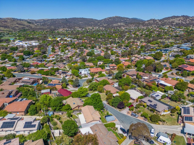 8 Creswick Place, Calwell ACT 2905